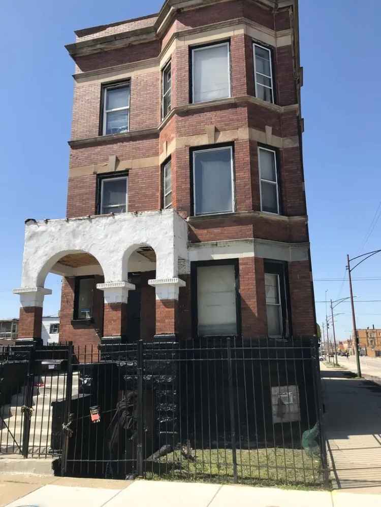 Multi-family house For Sale in 1600, South Saint Louis Avenue, Chicago, Illinois