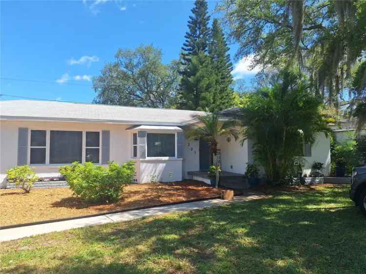 Single-family house For Sale in Clearwater, Florida