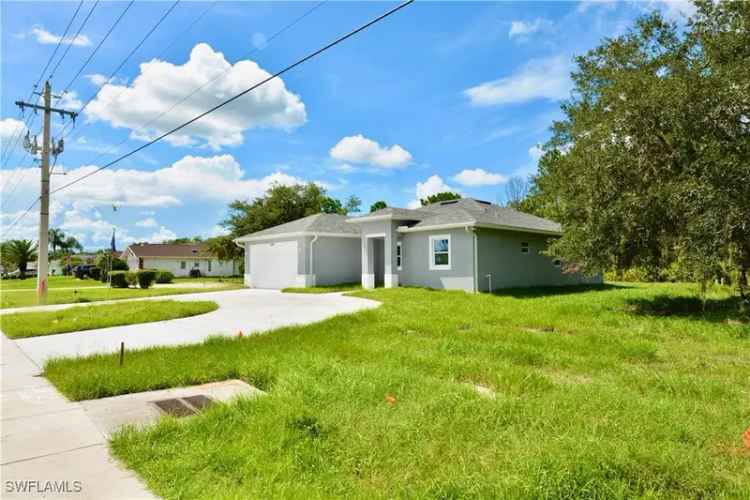 Single-family house For Sale in 22286, Peachland Boulevard, Port Charlotte, Florida