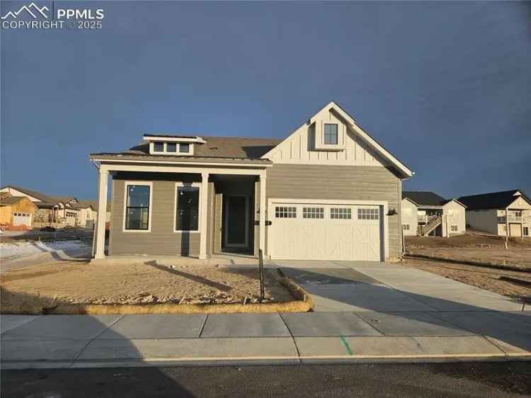 Single-family house For Sale in Monument, Colorado