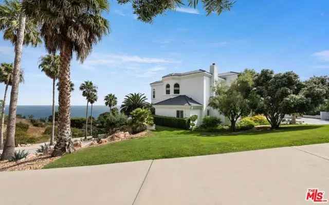 Single-family house For Sale in 32537, Pacific Coast Highway, Malibu, California