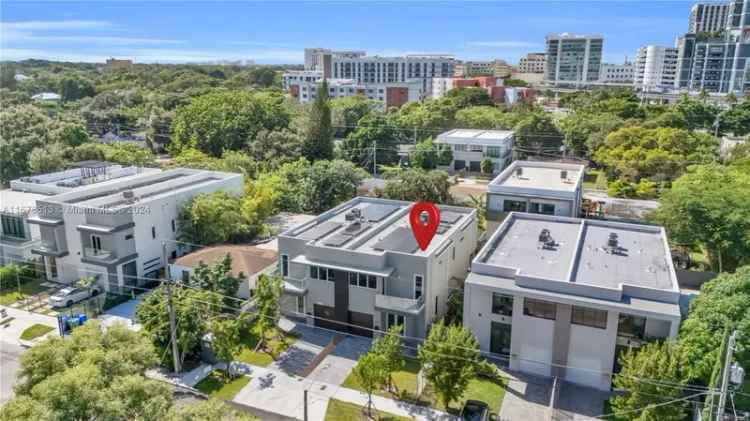 House For Sale in 3120, Carter Street, Miami, Florida