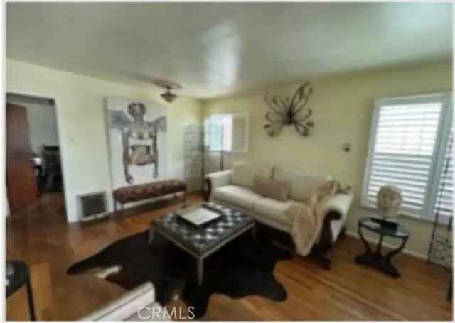 Single-family house For Sale in 3037, Pacific Avenue, Long Beach, California