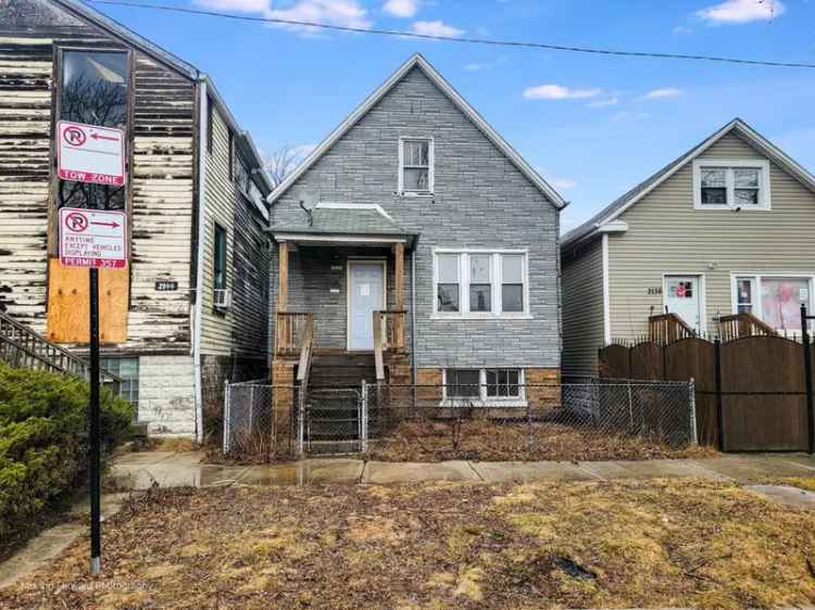 Single-family house For Sale in 2142, West 54th Street, Chicago, Illinois