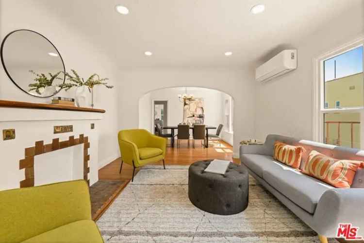 Condo For Sale in 2941, South Redondo Boulevard, Los Angeles, California