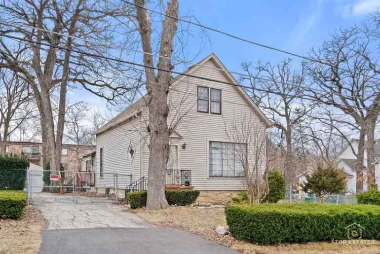 Single-family house For Sale in 17, Lake Street, Lake Zurich, Illinois