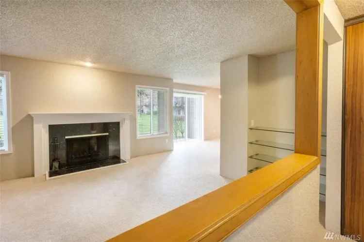 2 Bed 2 Bath Apartment in Falcon Ridge Complex Kirkland