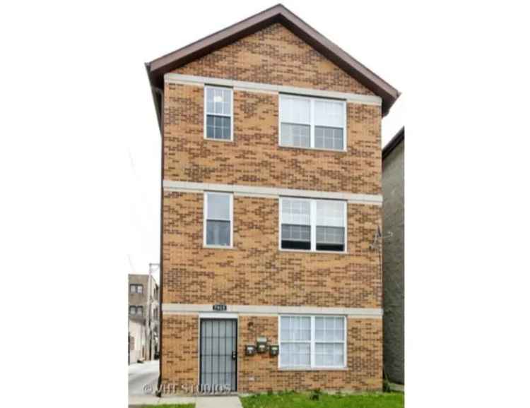 Multi-family house For Sale in 7915, South Phillips Avenue, Chicago, Illinois