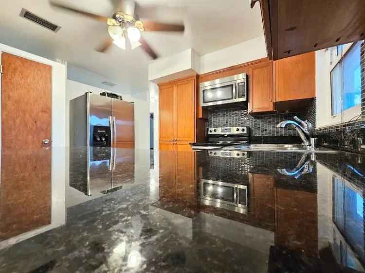 Single-family house For Sale in 901, 44th Avenue Northeast, Saint Petersburg, Florida