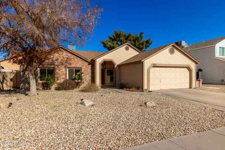 Single-family house For Sale in 1574, East Kent Avenue, Chandler, Arizona