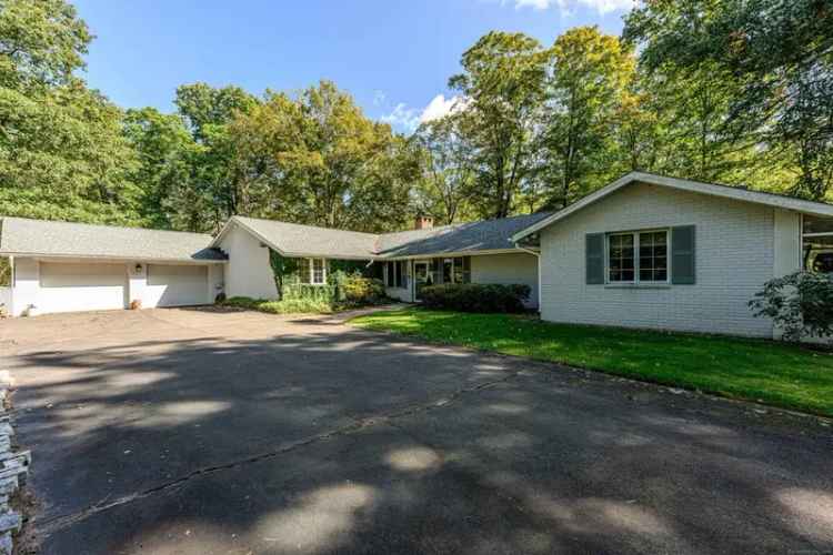 Single-family house For Sale in 265, River Road, Hamden, Connecticut