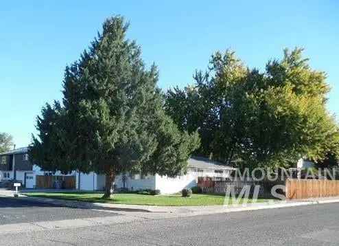 Single-family house For Sale in 590, Samarra Drive, Mountain Home, Idaho