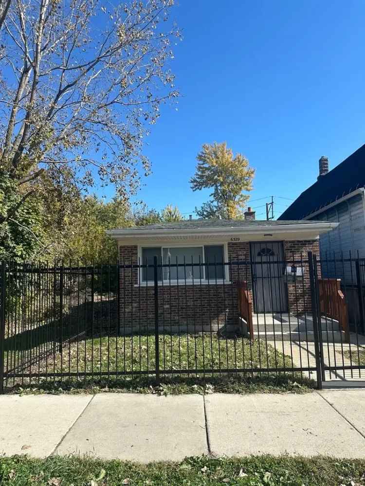 Single-family house For Sale in 6329, South Racine Avenue, Chicago, Illinois