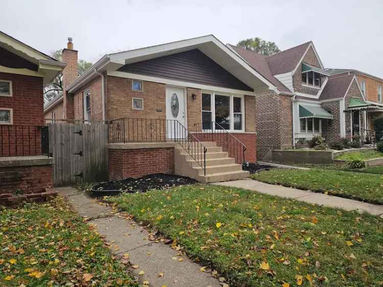 Single-family house For Sale in 8235, South Calumet Avenue, Chicago, Illinois