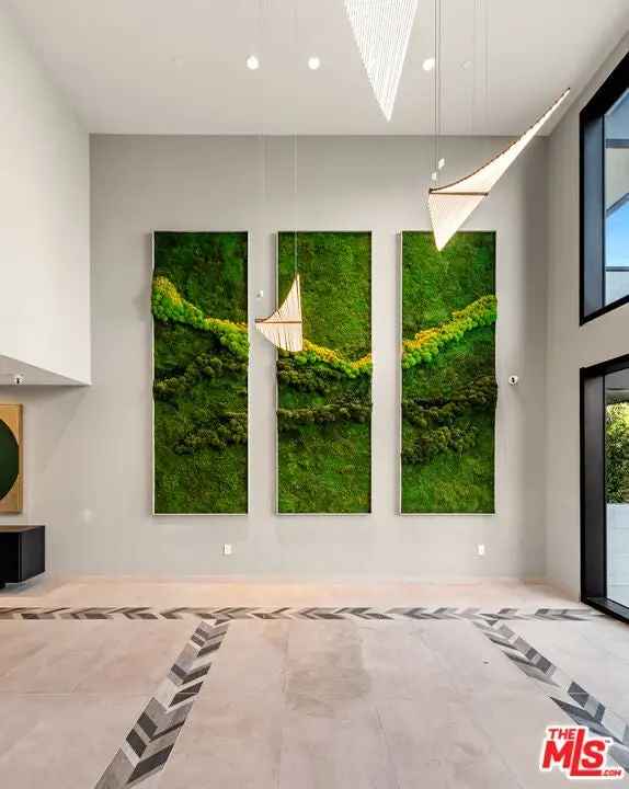 Condo For Sale in 505, South Barrington Avenue, Los Angeles, California