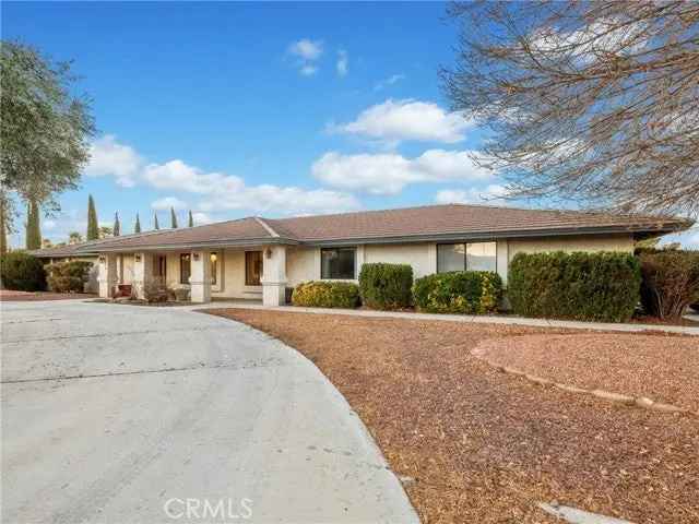 Single-family house For Sale in 20276, Waco Road, Apple Valley, California