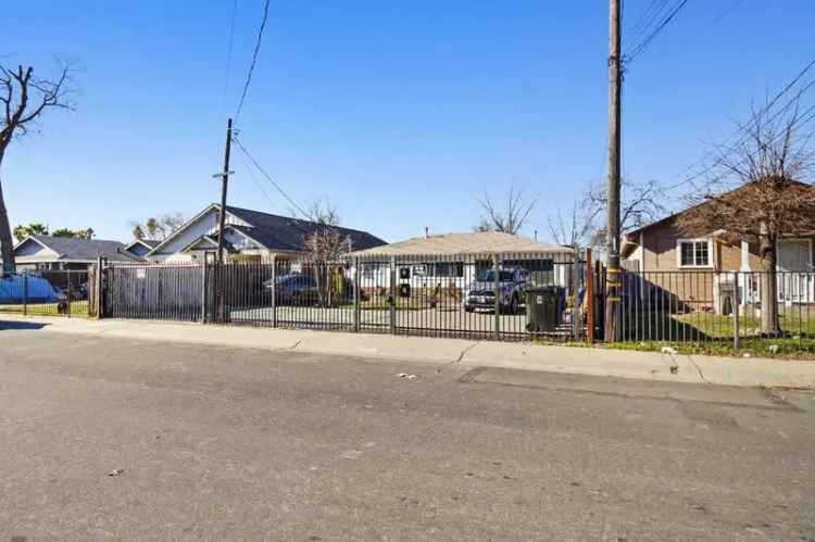 Single-family house For Sale in 3617, Willow Street, Sacramento, California