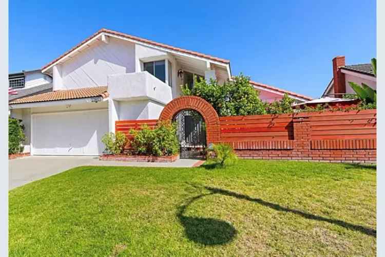 Single-family house For Sale in 22802, Buendia, Mission Viejo, California