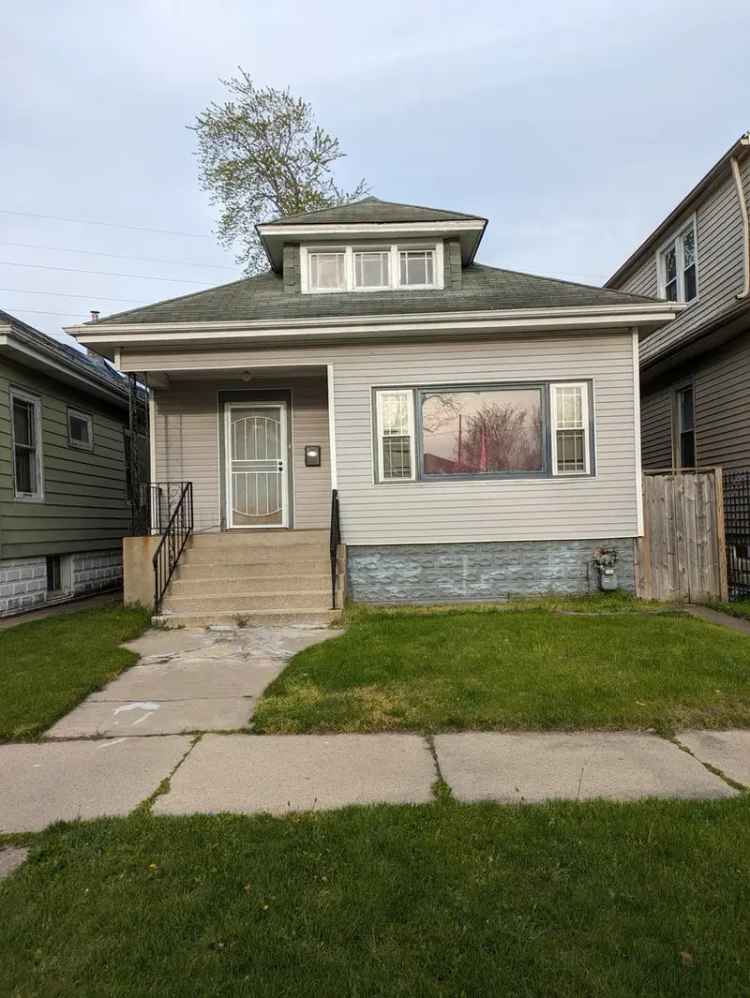 Single-family house For Sale in 12115, South Emerald Avenue, Chicago, Illinois