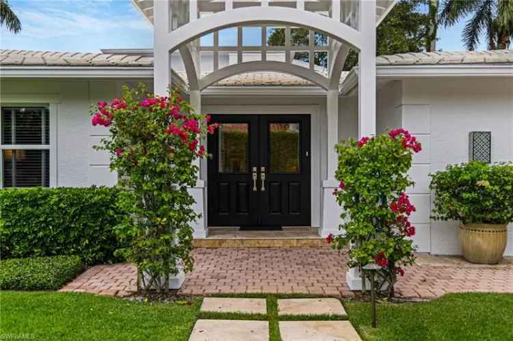 Single-family house For Sale in 1980, Gordon Drive, Naples, Florida