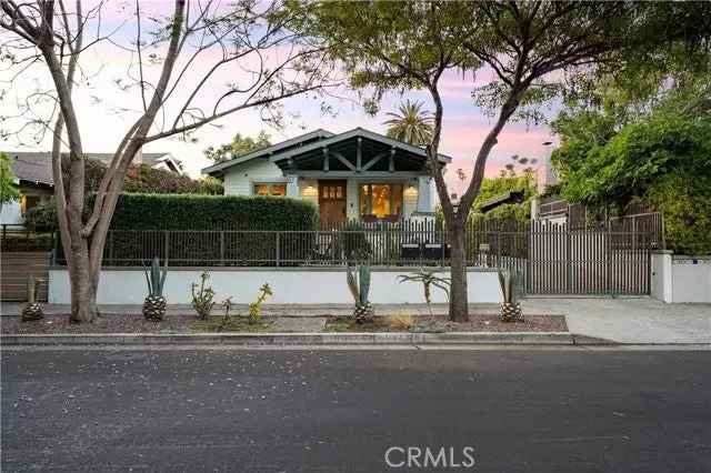 Single-family house For Sale in 6067, Harold Way, Los Angeles, California