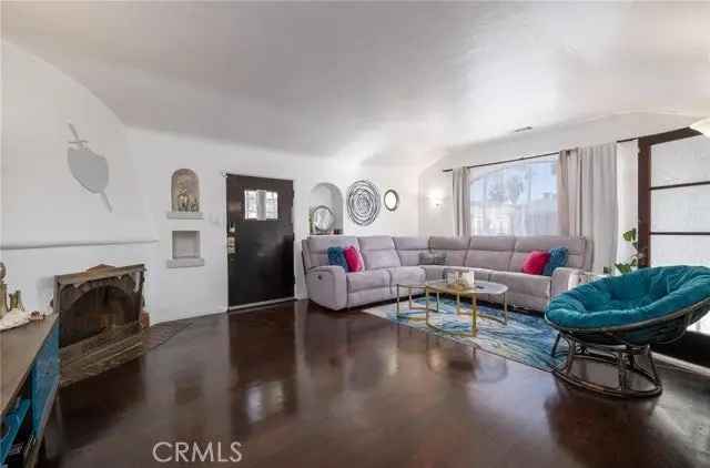 Single-family house For Sale in 1030, West 80th Street, Los Angeles, California