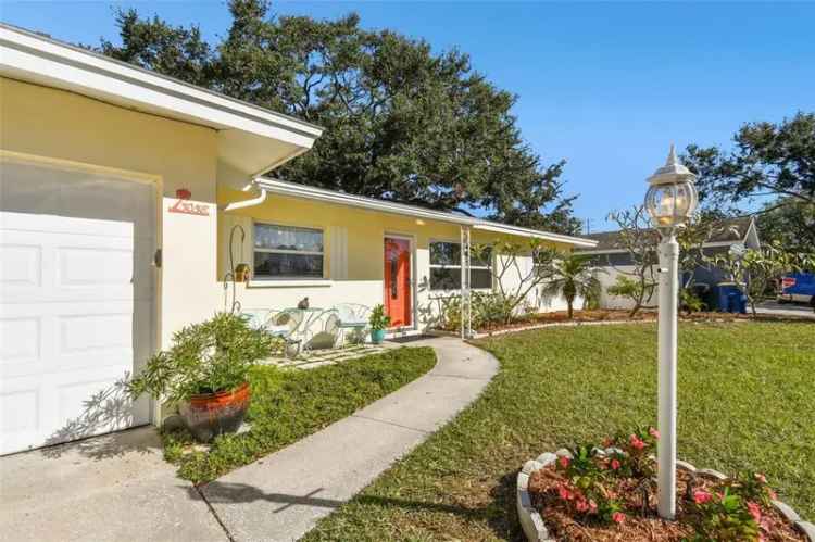 Single-family house For Sale in Clearwater, Florida