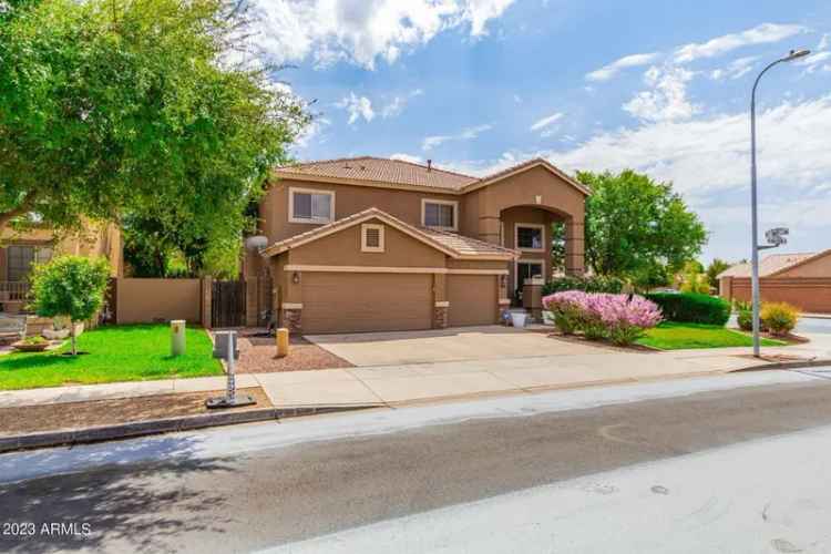 House For Sale in 8049, West Hilton Avenue, Phoenix, Arizona