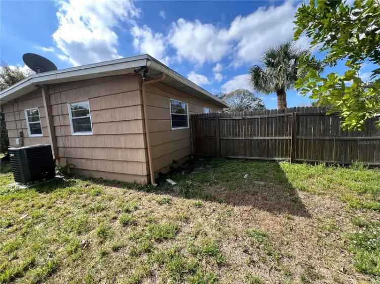 Single-family house For Sale in 7563, Meadowlawn Drive North, Saint Petersburg, Florida