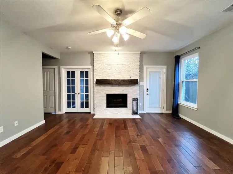 Single-family house For Rent in 1080, Aviary Drive, Texas